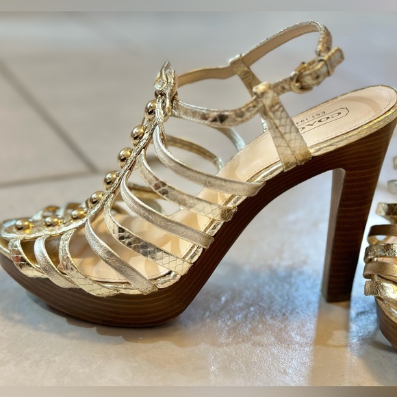 Coach heals - Picture 1 of 3